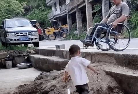 DƬ